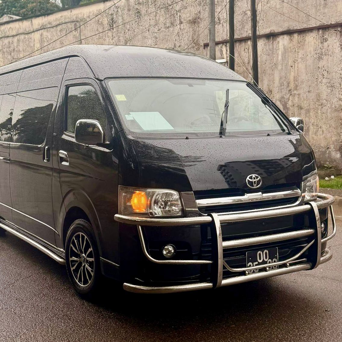 6 Seater CGH Luxury Van