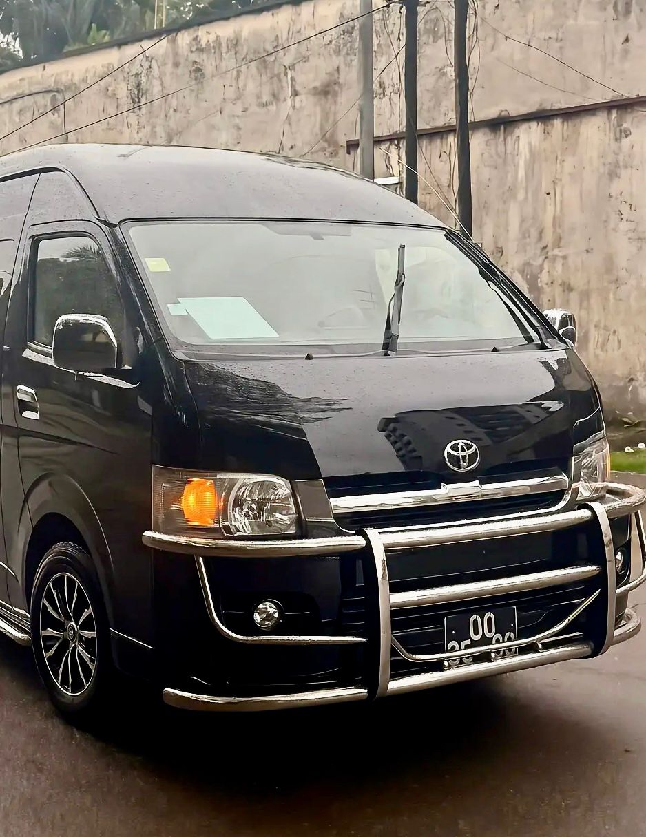 6 Seater CGH Luxury Van photo
